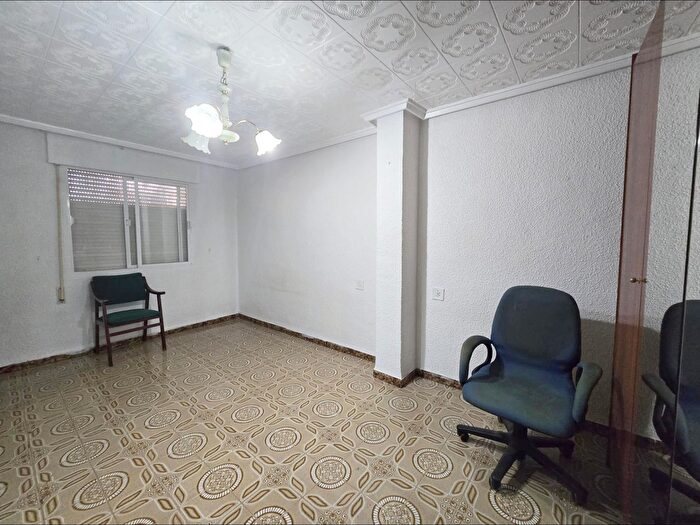 Casas en venta y pisos alquiler - 3