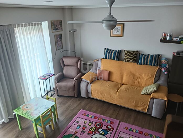Casas en venta y pisos alquiler - 3