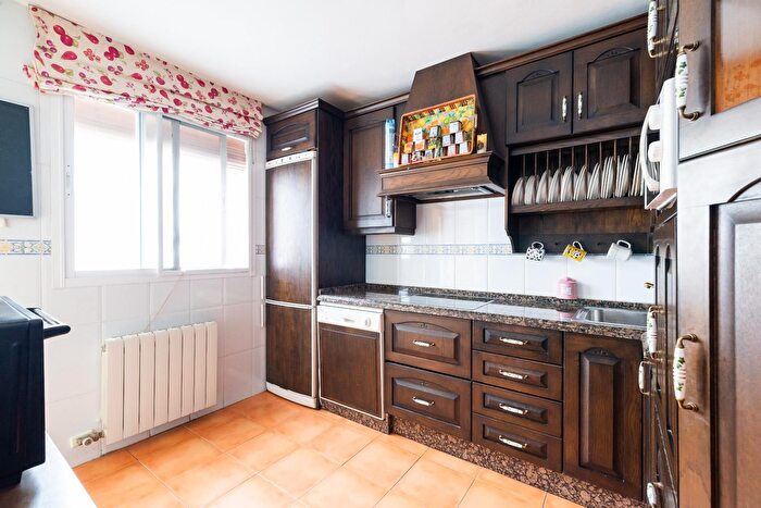 Casas en venta y pisos alquiler - 3