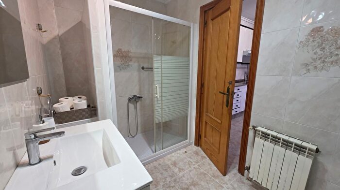 Casas en venta y pisos alquiler - 3