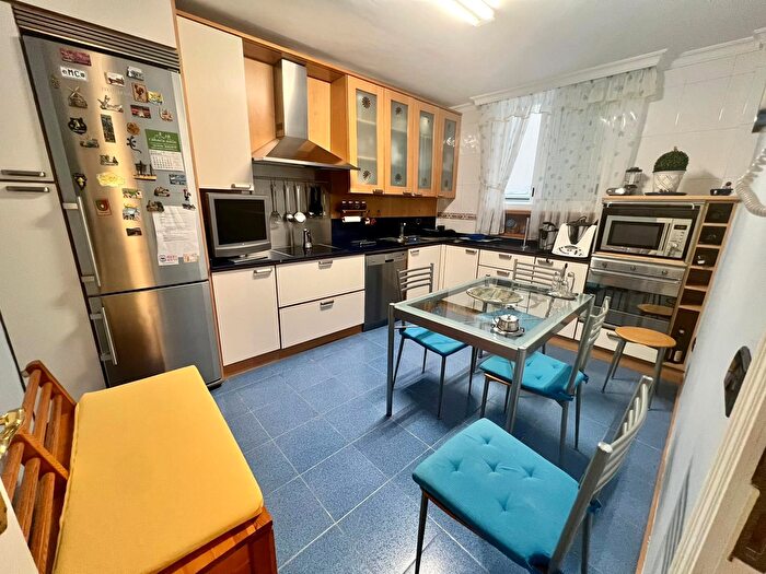 Casas en venta y pisos alquiler - 2