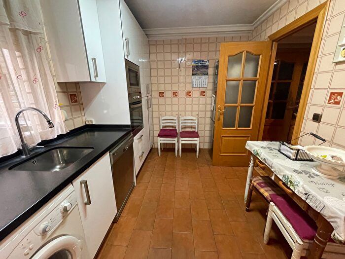 Casas en venta y pisos alquiler - 2