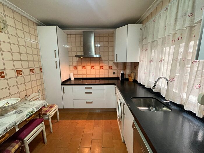 Casas en venta y pisos alquiler - 3