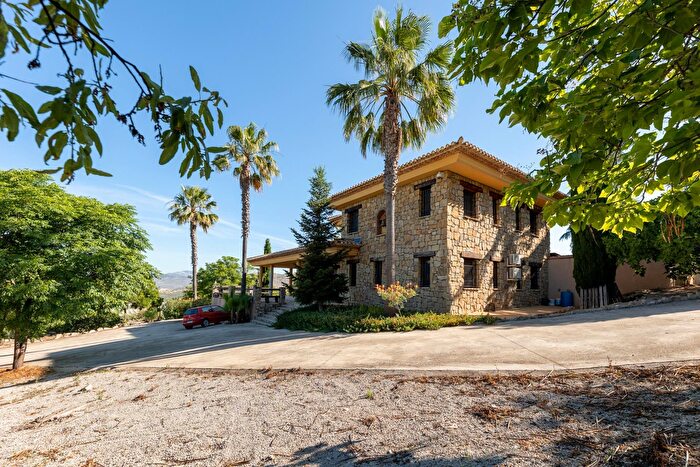Casa en venta en Colomera, Granada de 6 habitaciones