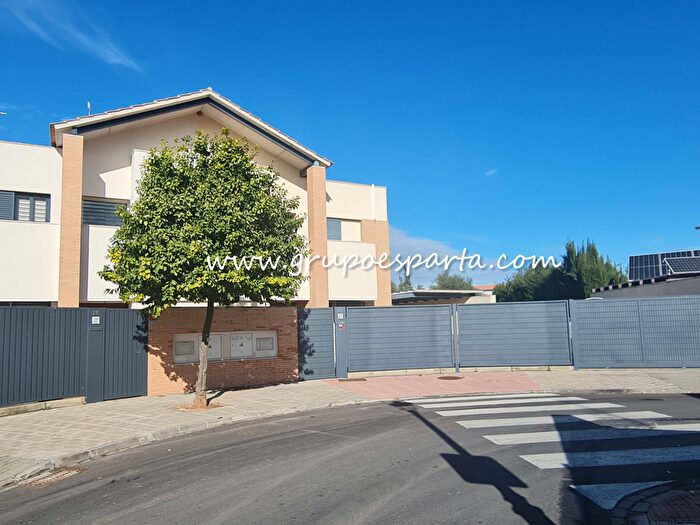Casas en venta y pisos alquiler - 1