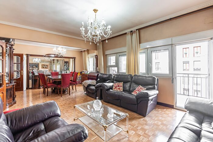 Casas en venta y pisos alquiler - 1