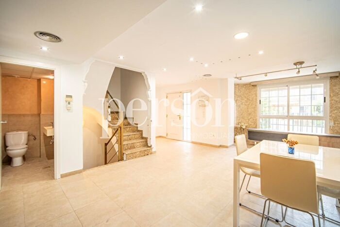 Casas en venta y pisos alquiler - 3