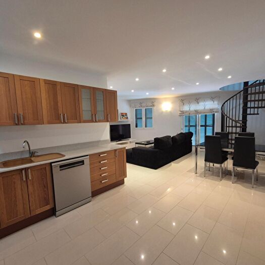 Casas en venta y pisos alquiler - 1