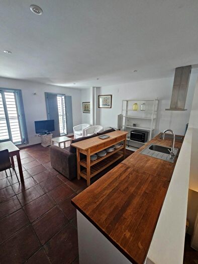 Casas en venta y pisos alquiler - 1