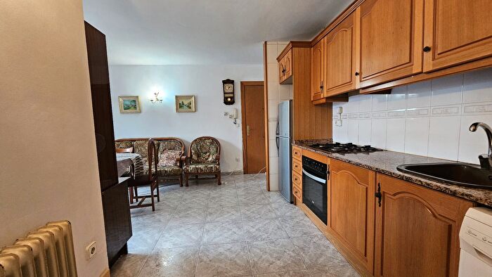 Casas en venta y pisos alquiler - 3