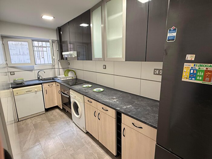 Casas en venta y pisos alquiler - 3