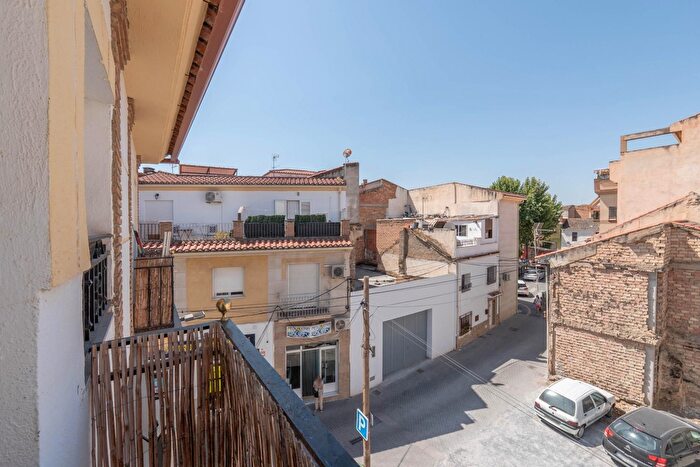 Casas en venta y pisos alquiler - 3