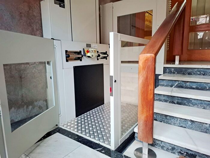 Casas en venta y pisos alquiler - 3