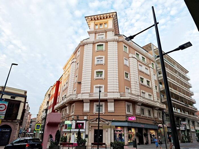 Casas en venta y pisos alquiler - 1