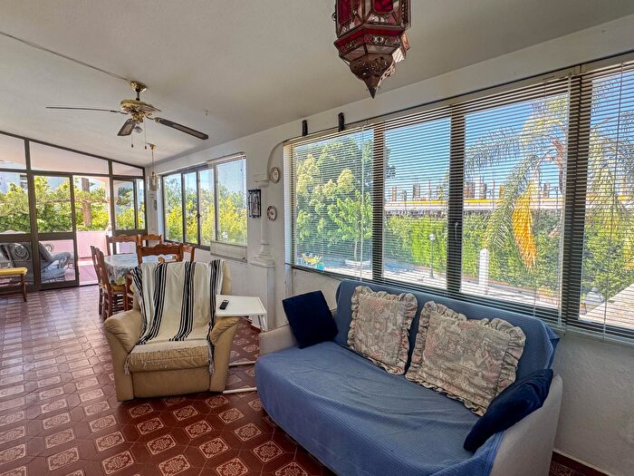 Casas en venta y pisos alquiler - 3