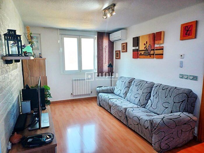 Casas en venta y pisos alquiler - 1