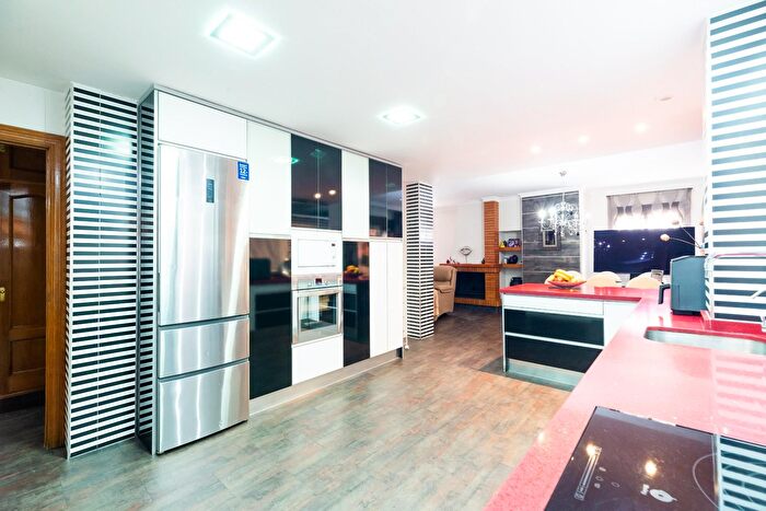 Casas en venta y pisos alquiler - 3