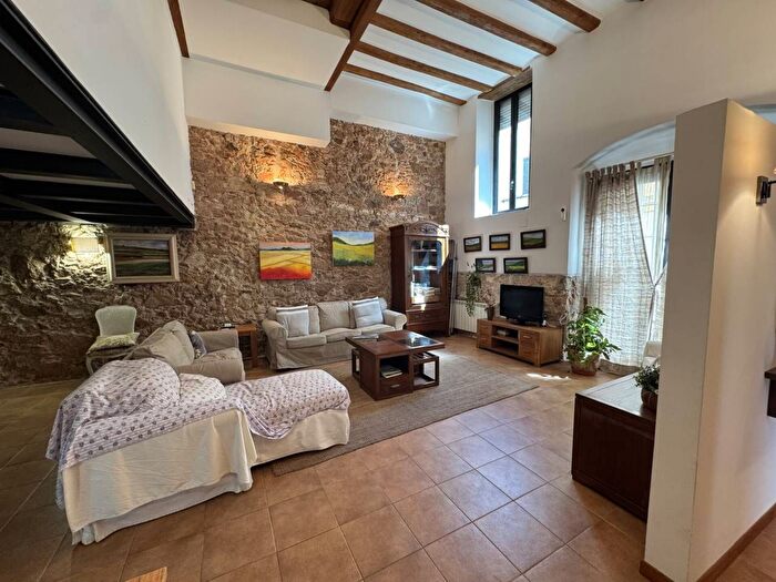 Casas en venta y pisos alquiler - 1