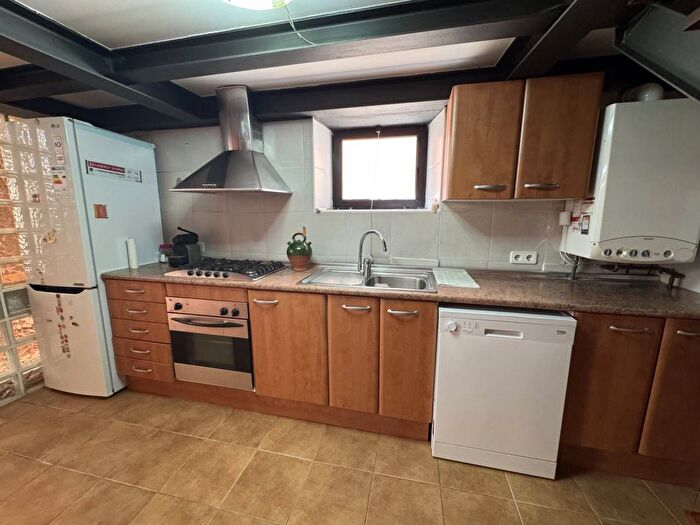 Casas en venta y pisos alquiler - 3