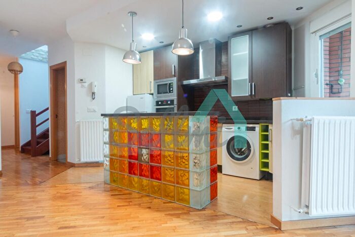 Casas en venta y pisos alquiler - 3