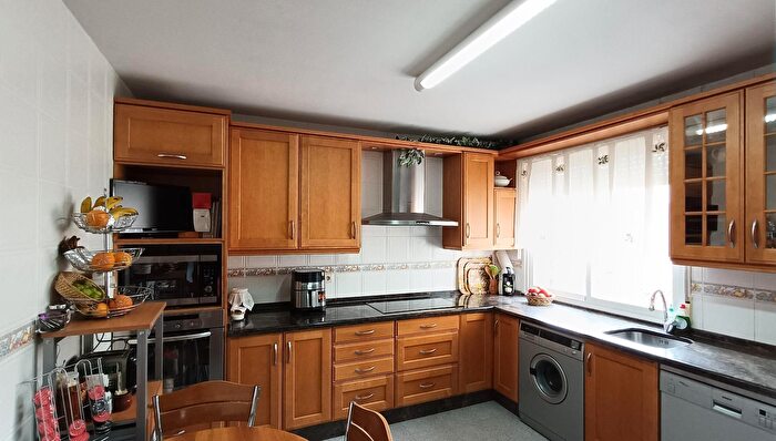 Casas en venta y pisos alquiler - 3