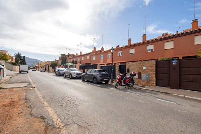 Casa en venta en Huétor Vega, Granada de 3 habitaciones