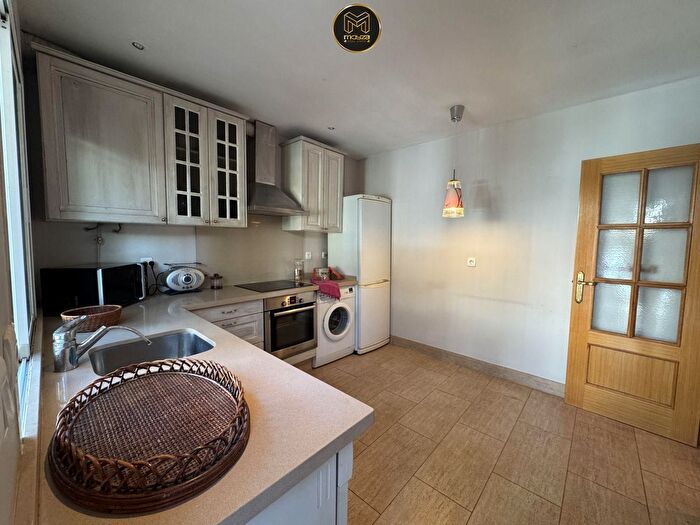 Casas en venta y pisos alquiler - 3
