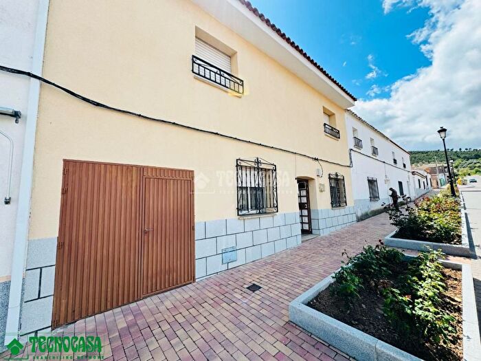 Casas en venta y pisos alquiler - 1