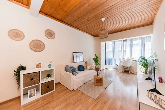 Casas en venta y pisos alquiler - 1