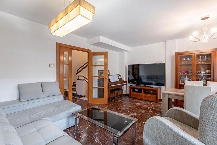 Casas en venta y pisos alquiler - 2