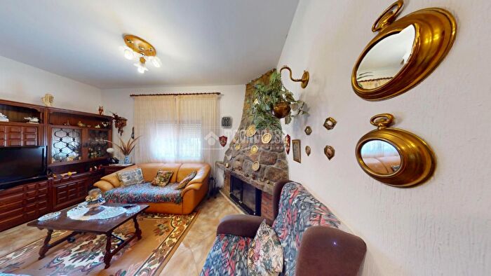 Casa en venta en El Casar, Guadalajara de 6 habitaciones