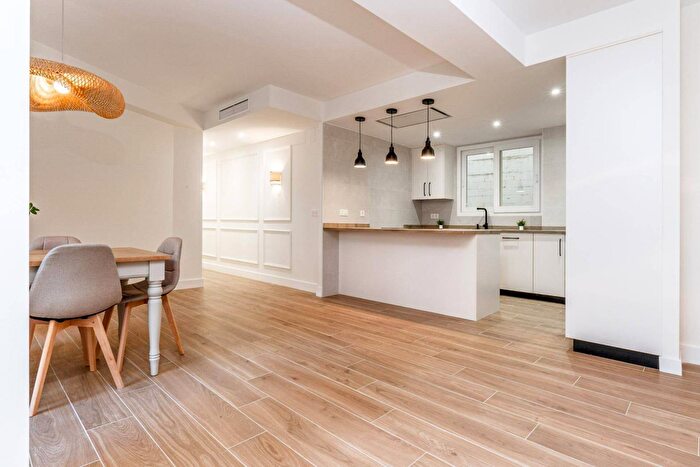 Casas en venta y pisos alquiler - 3