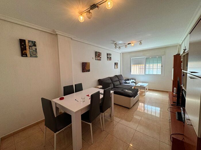 Piso en venta en Almoradí, Alicante de 3 habitaciones