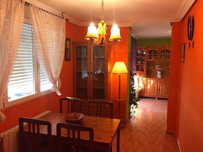 Casas en venta y pisos alquiler - 2