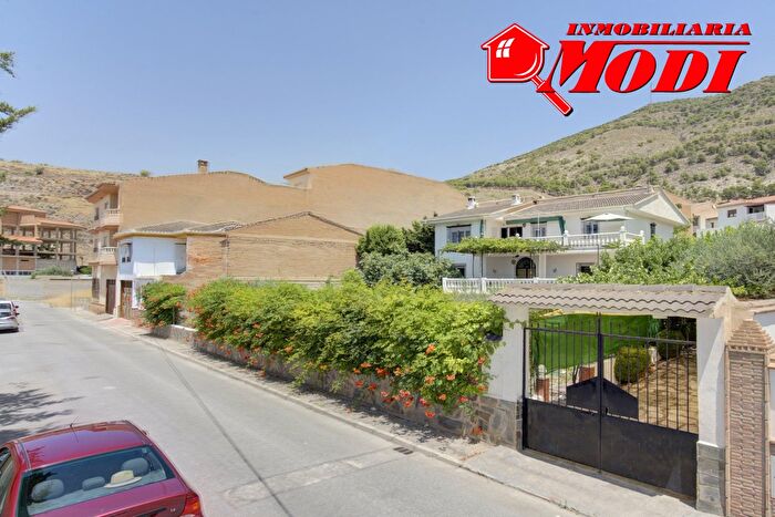 Casa en venta en Padul, Granada de 4 habitaciones