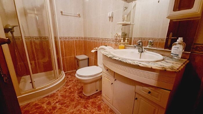 Casas en venta y pisos alquiler - 3