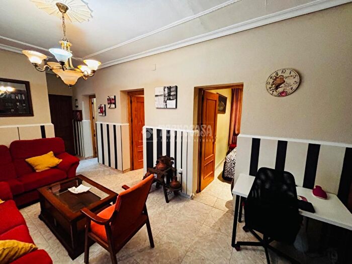 Casas en venta y pisos alquiler - 3