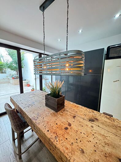 Casas en venta y pisos alquiler - 3