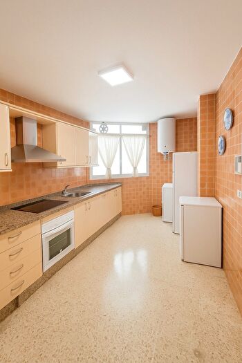 Casas en venta y pisos alquiler - 3
