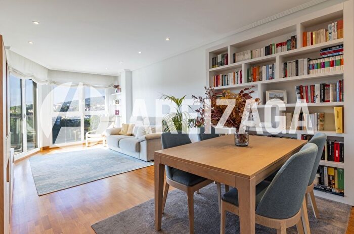 Casas en venta y pisos alquiler - 1