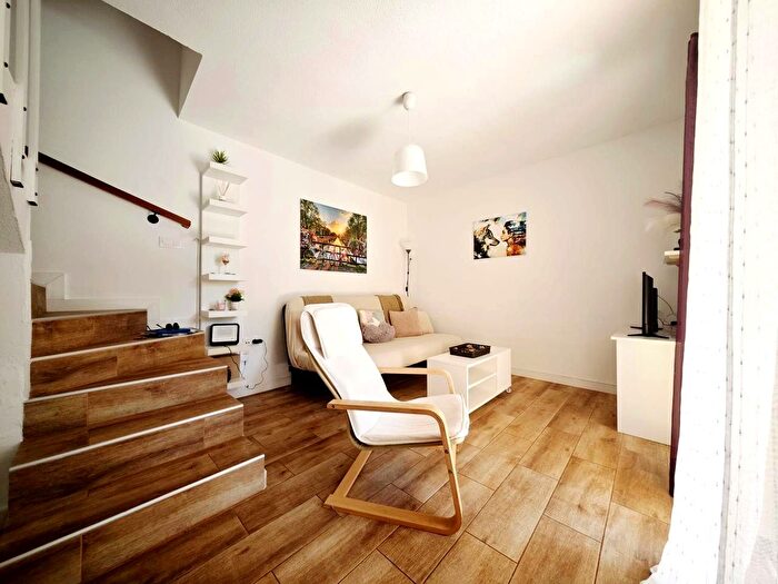 Casas en venta y pisos alquiler - 2