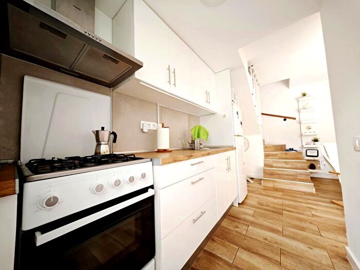 Casas en venta y pisos alquiler - 3