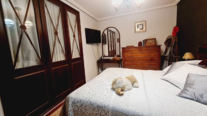 Casas en venta y pisos alquiler - 3