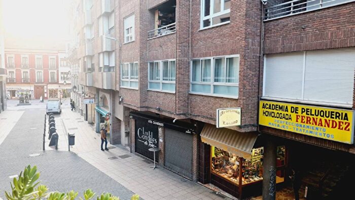 Piso en venta en Castilla y León, Palencia de 4 habitaciones
