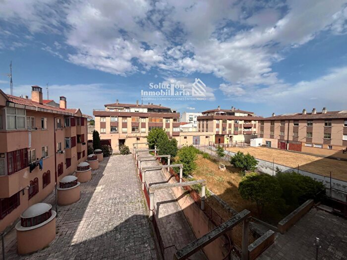 Casas en venta y pisos alquiler - 3