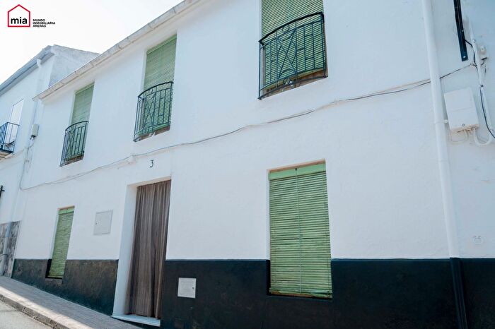 Casa en venta en Íllora, Granada de 4 habitaciones