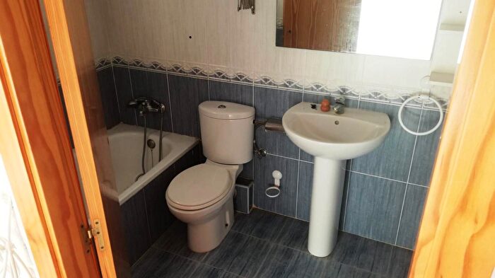 Casas en venta y pisos alquiler - 3