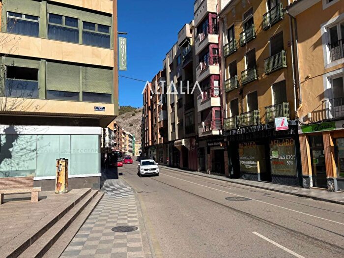 Casas en venta y pisos alquiler - 1