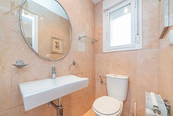 Casas en venta y pisos alquiler - 3