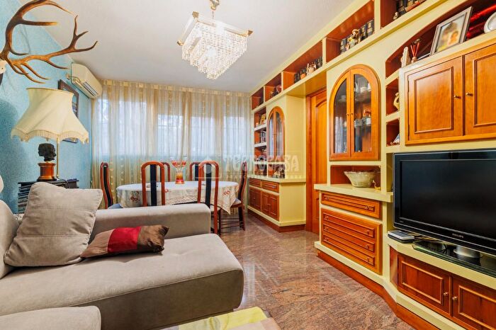 Casas en venta y pisos alquiler - 1